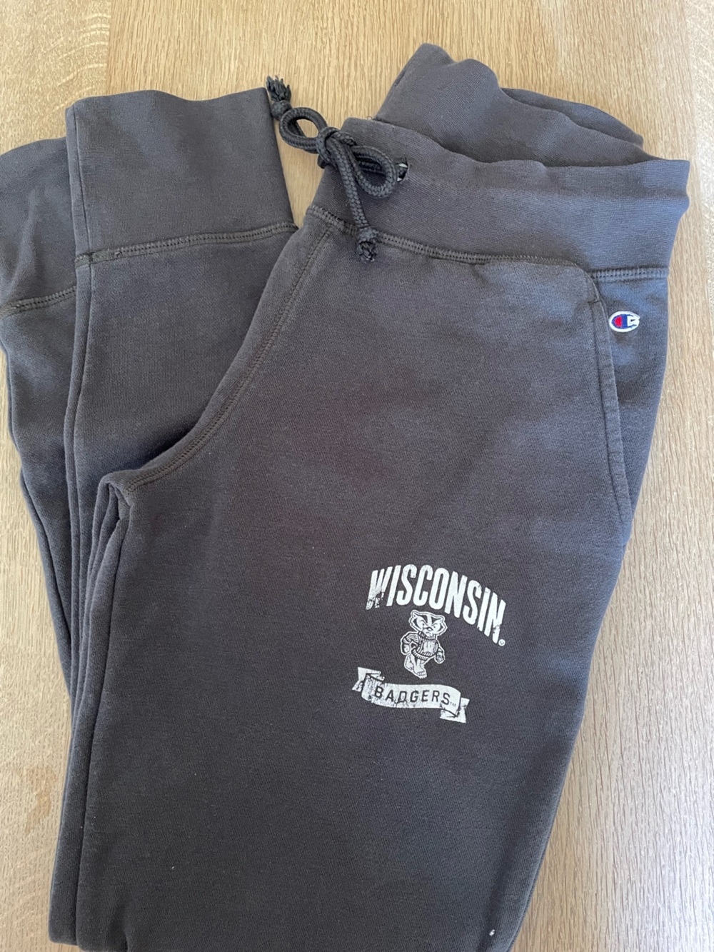 Champion Women’s dark gray Wisconsin Badgers Jogger Sweatpants